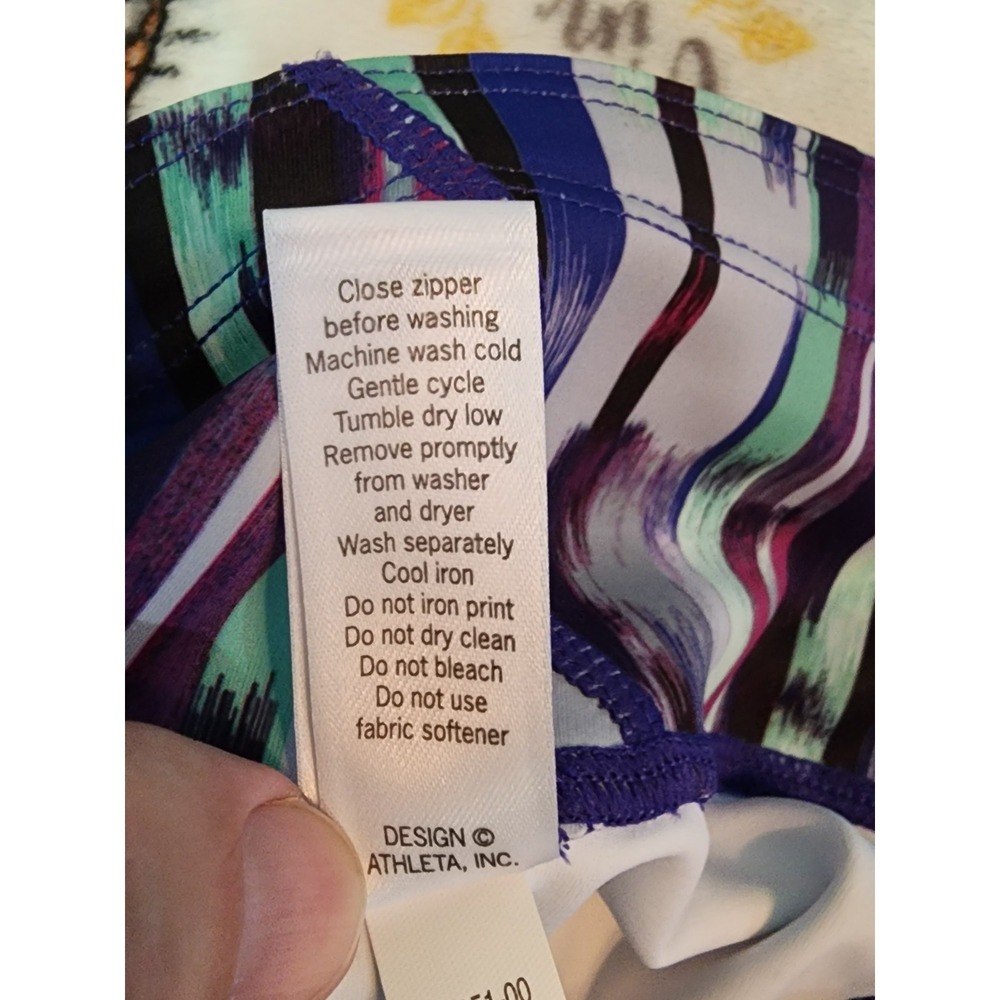 Athleta Womens Medium Capri Leggings Purple Pink Green Zip Pocket Yoga Gym - Picture 7 of 7